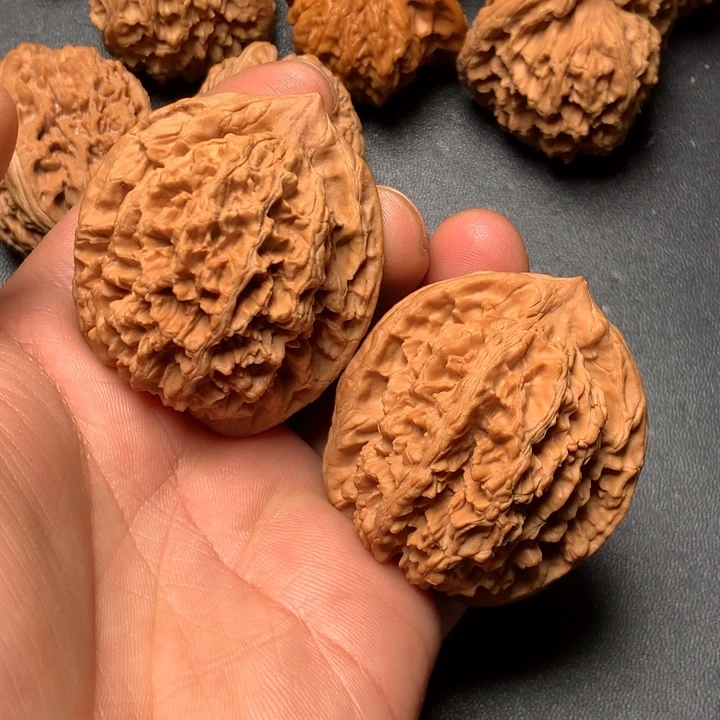 文玩核桃把件45大花686