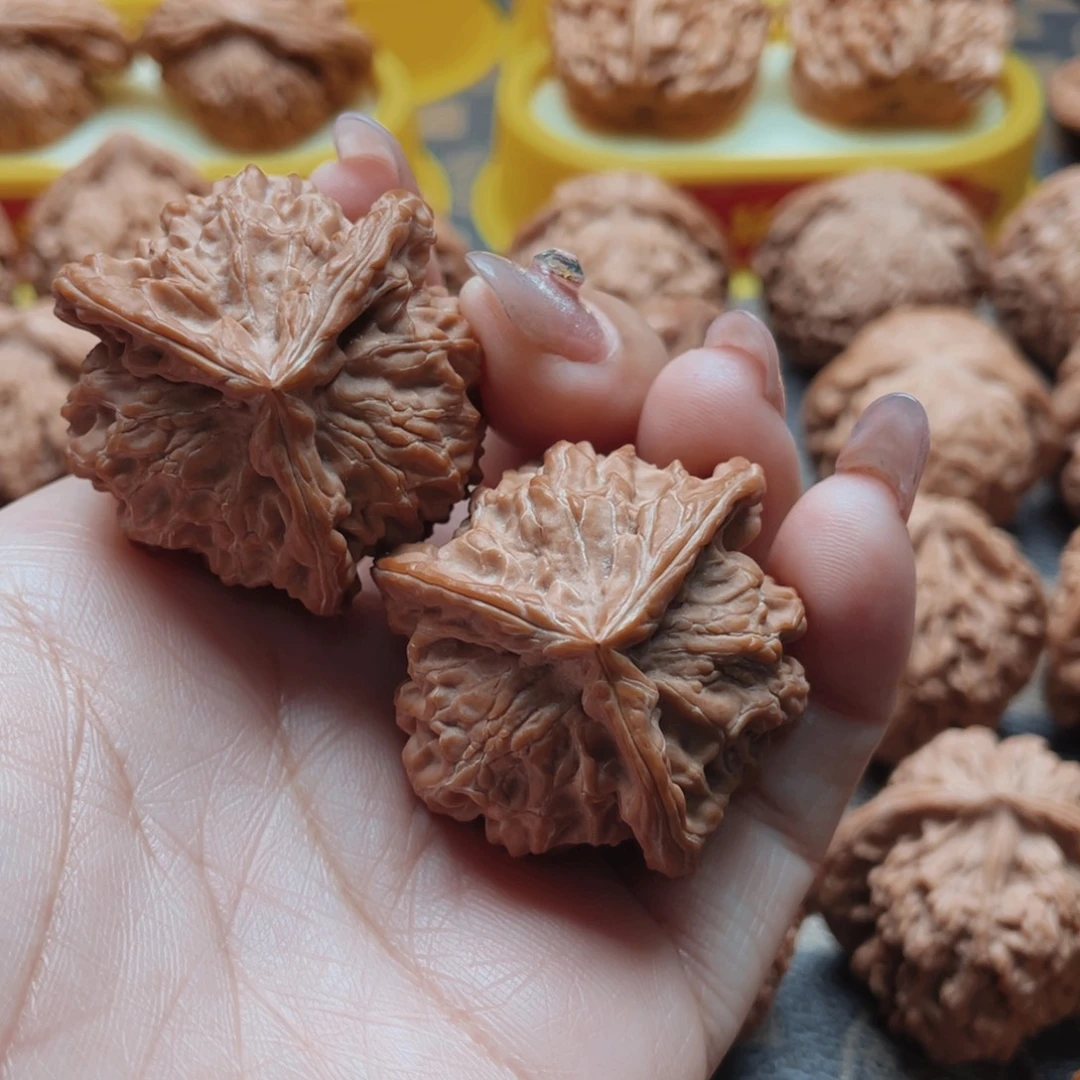 ****把件桃核盘山三棱
