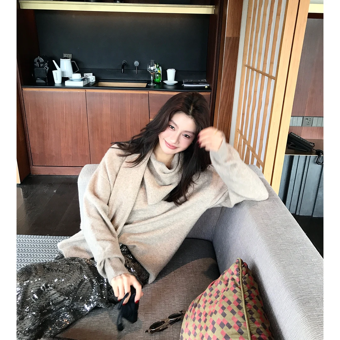 龍喜儿11.8  8:00AM开抢！柏林暖云 围巾领宽松牛绒针织套头衫D479