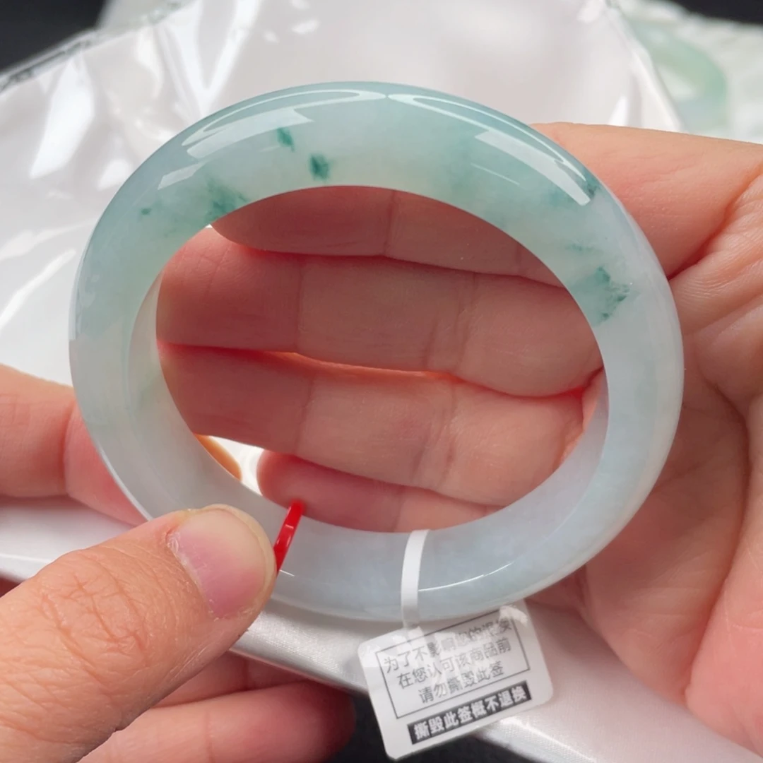 翡翠手镯未镶嵌56圈口