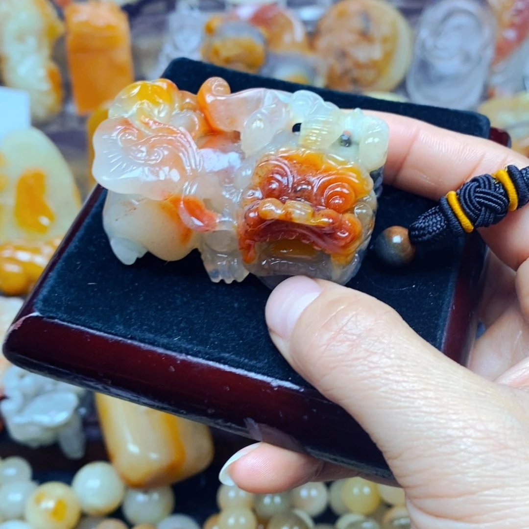 石英质玉（黄龙玉）未镶嵌颈饰