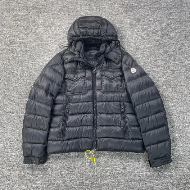 95新 MONCLER 7035/黑色连帽长袖羽绒服外套/3码/95新/轻微勾丝