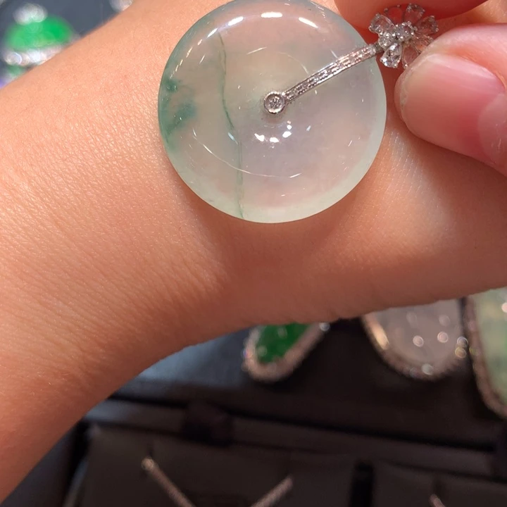 【闪购商品】颈饰18K金镶嵌翡翠翡翠