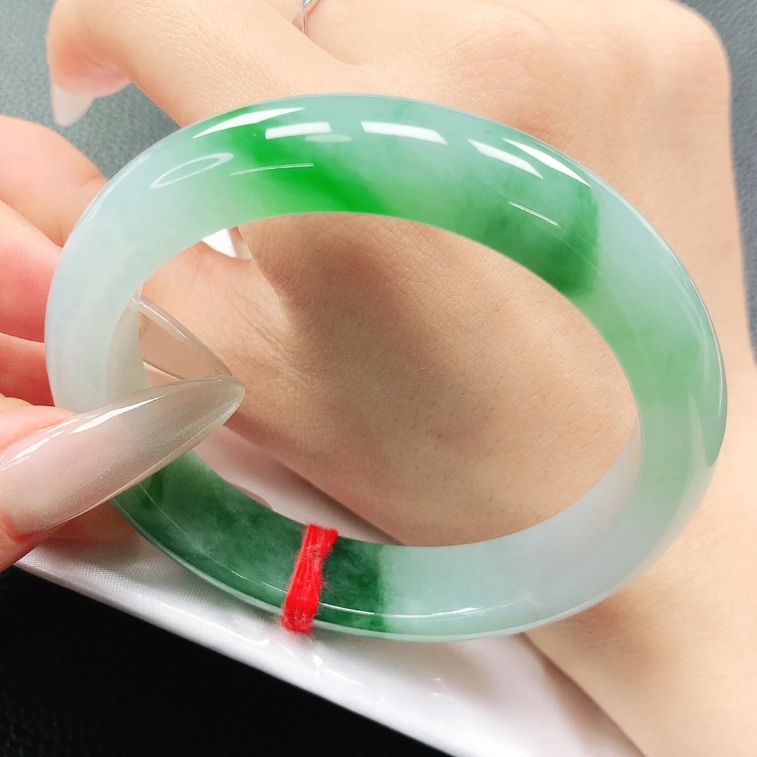 翡翠手镯未镶嵌58圈