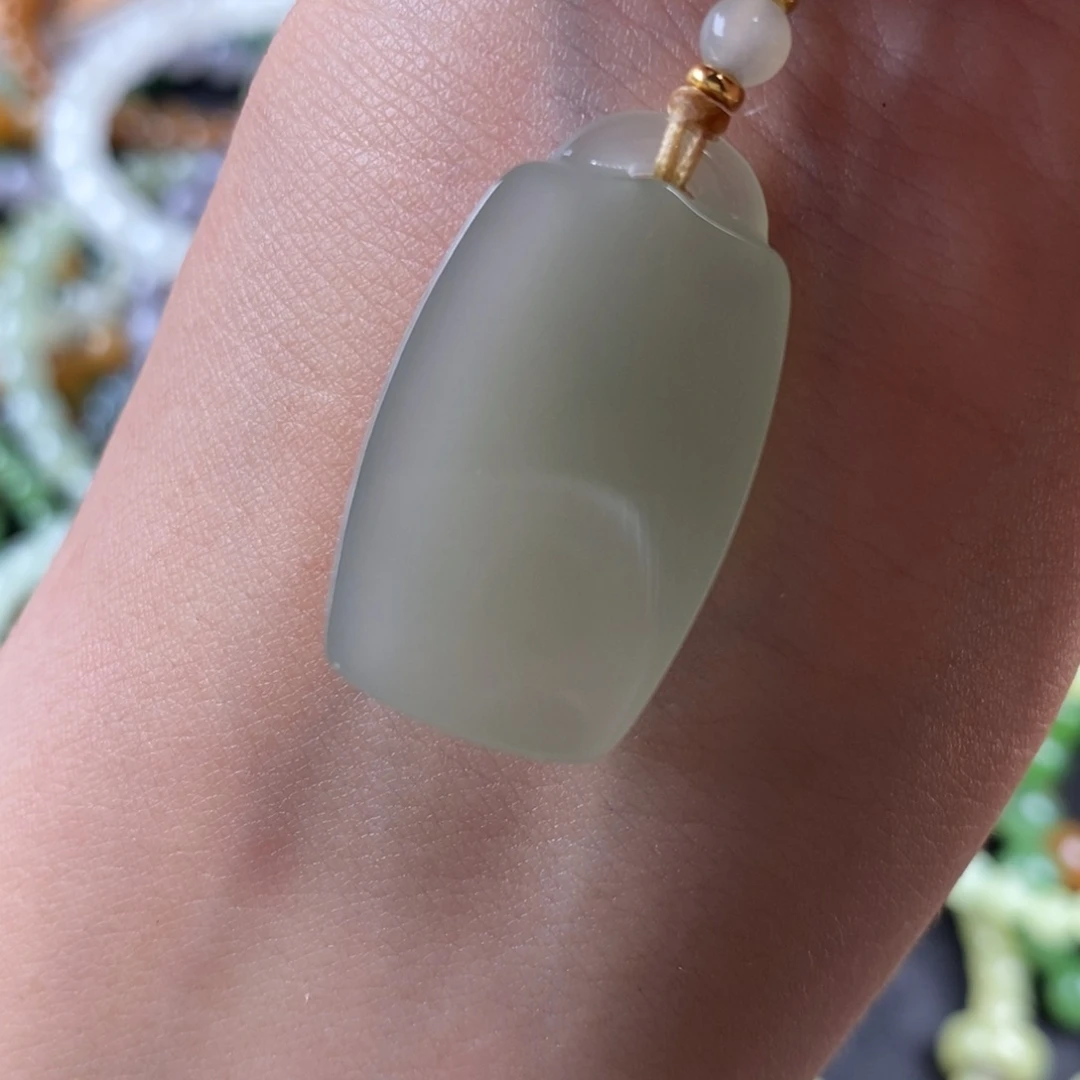 和田玉未镶嵌吊坠(不含链)冰晴无事牌