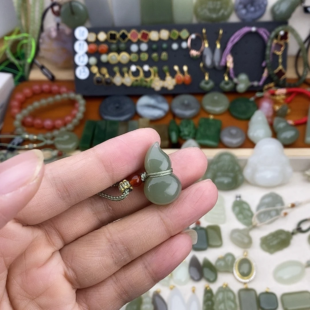 和田玉未镶嵌吊坠(不含链)