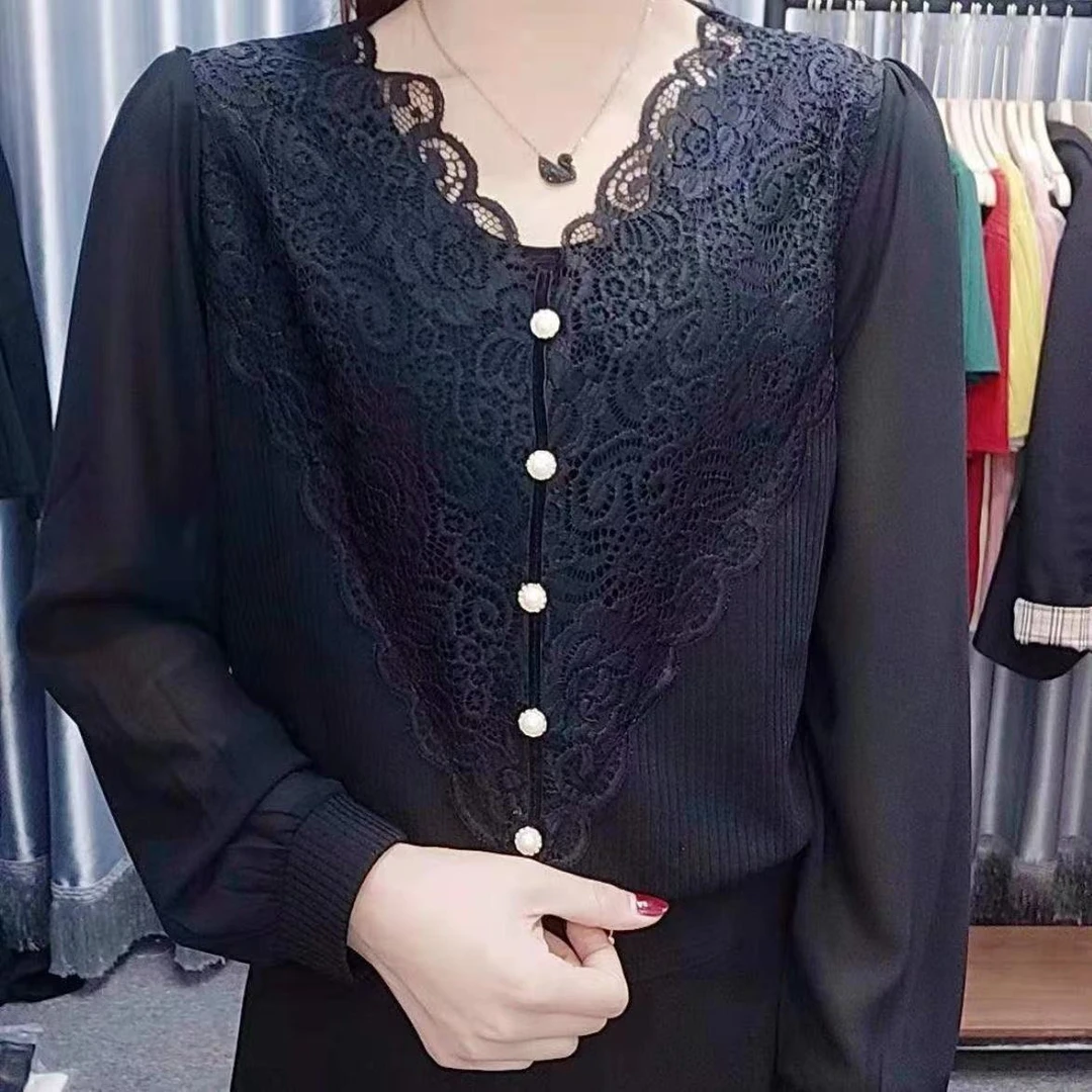 秋季新款花边拼接蕾丝钉珠V领长袖洋气显瘦打底衫女03