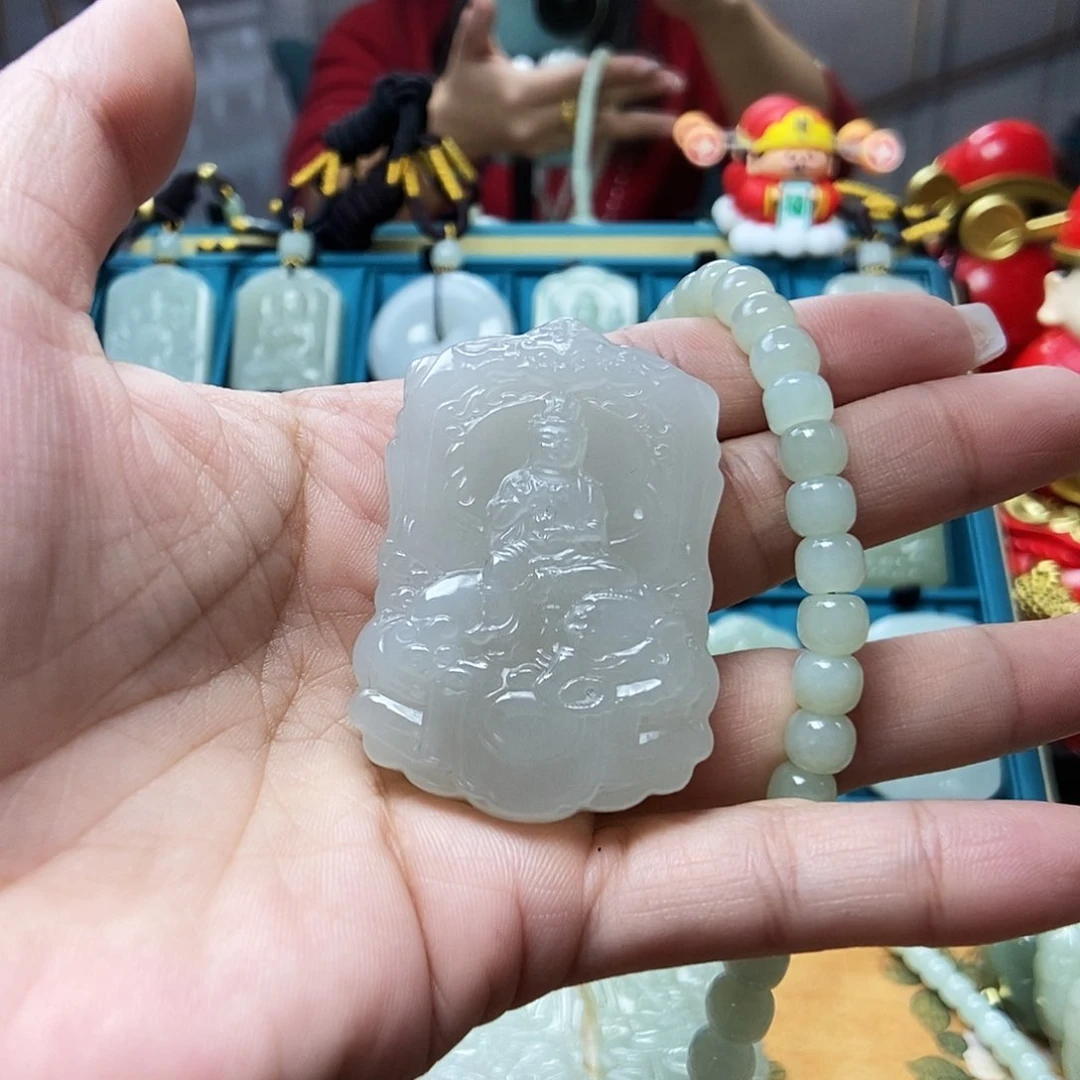 和田玉颈饰未镶嵌缘*