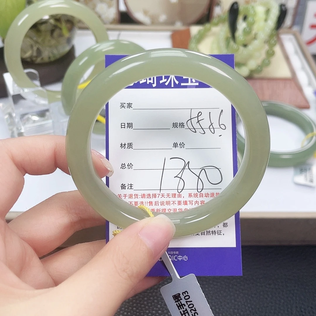 未镶嵌手镯和田玉