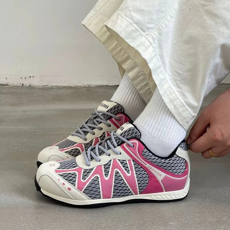 草莓芭乐户外网面运动慢跑休闲鞋2025秋季新款时尚百搭德训鞋女