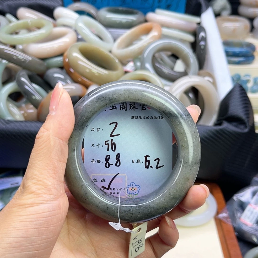 【闪购商品】石英质玉手镯未镶嵌小**子