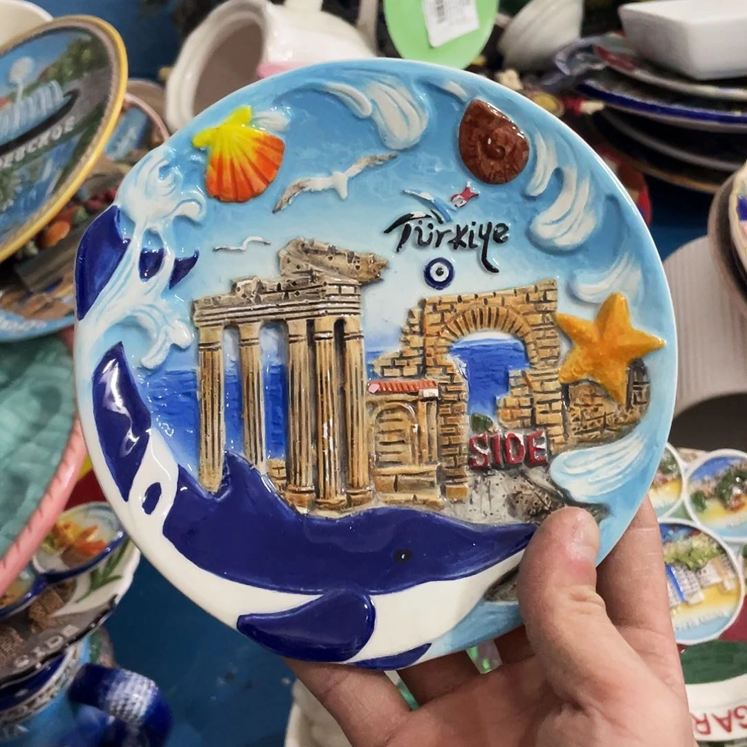 摆件   磕碰。 封釉。        