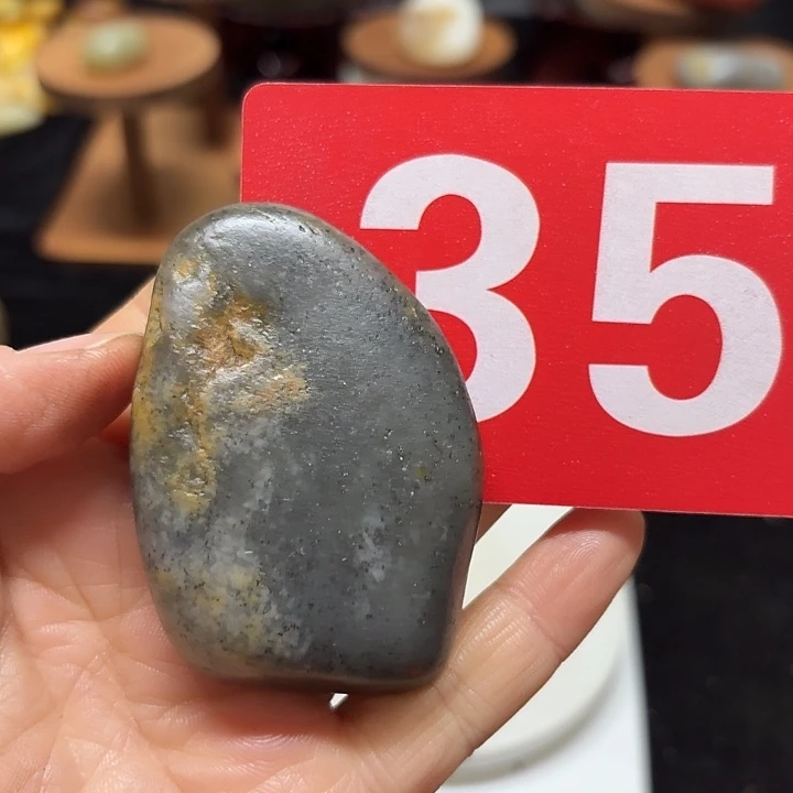 和田玉未镶嵌把件