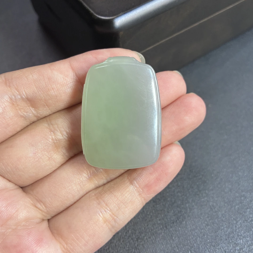 和田玉青海料烟紫带翠素牌子