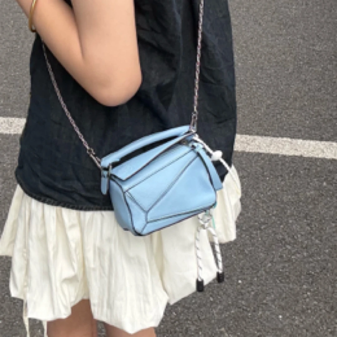 95新 LOEWE/罗意威 新款婴儿蓝几何包斜挎包