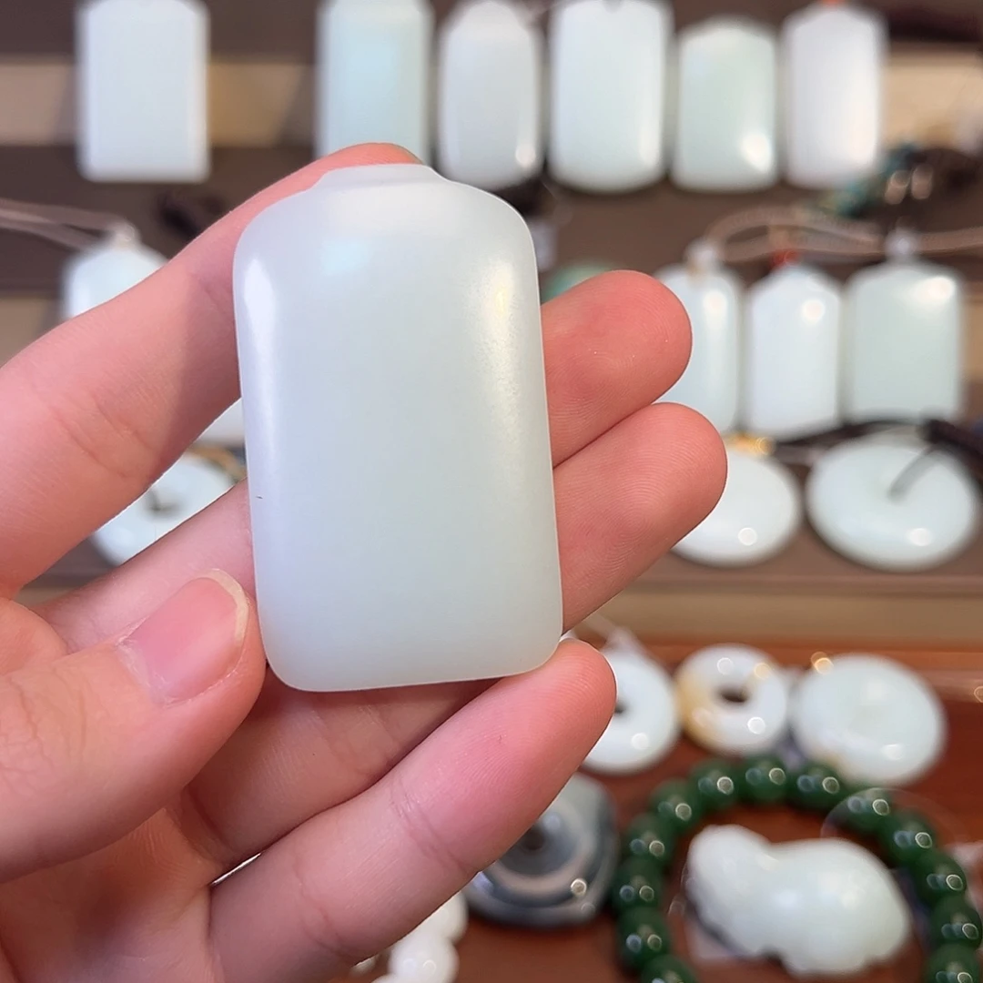 ****)和田玉（糖玉）未镶嵌颈饰