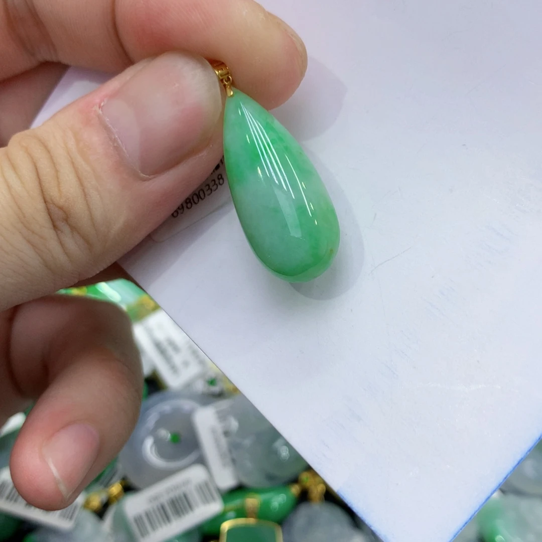 翡翠18K金镶嵌颈饰翡翠
