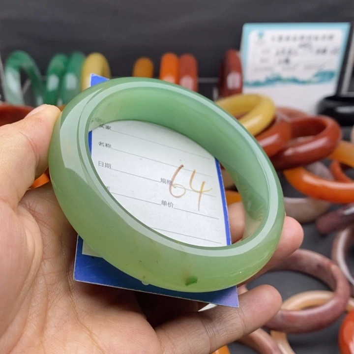 未镶嵌手镯石英质玉