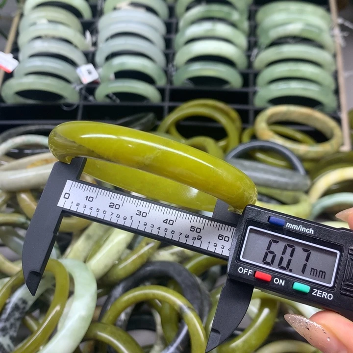 蛇纹石玉未镶嵌手镯47