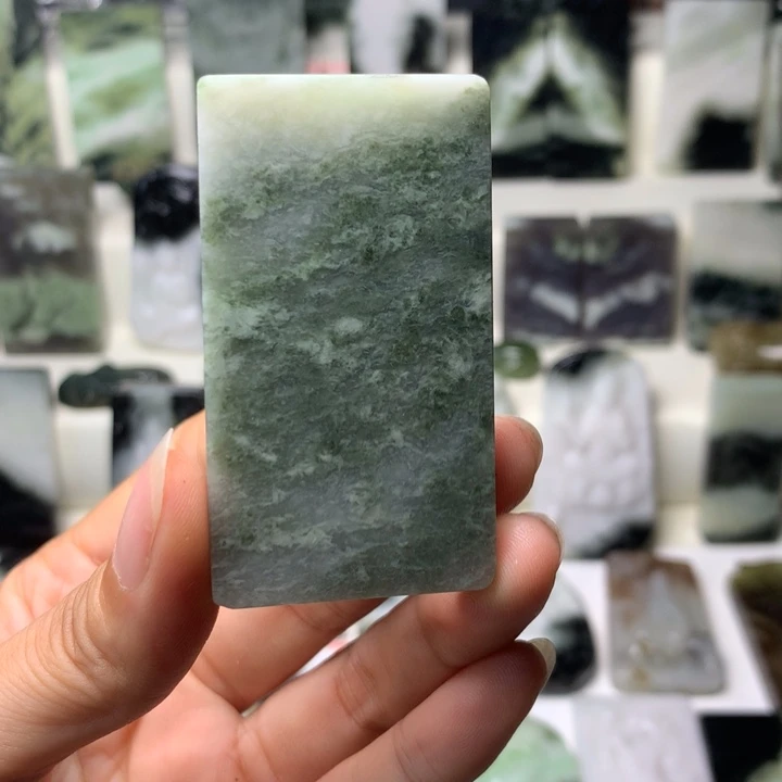 独山玉未镶嵌颈饰