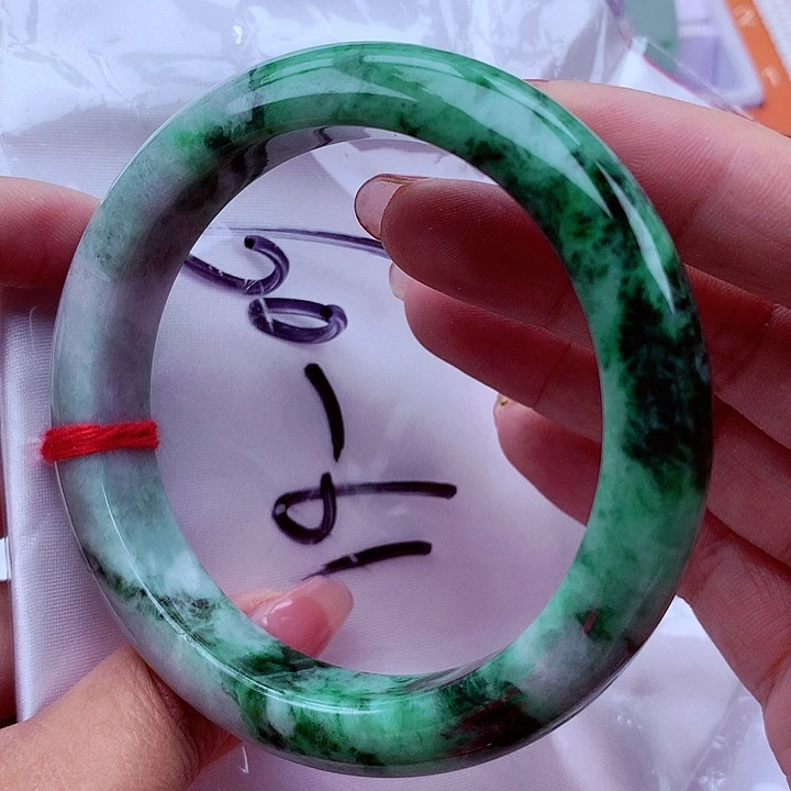 翡翠手镯未镶嵌翡翠