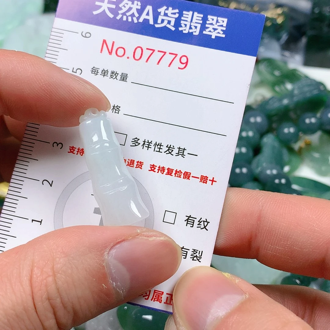 翡翠颈饰未镶嵌天然翡翠