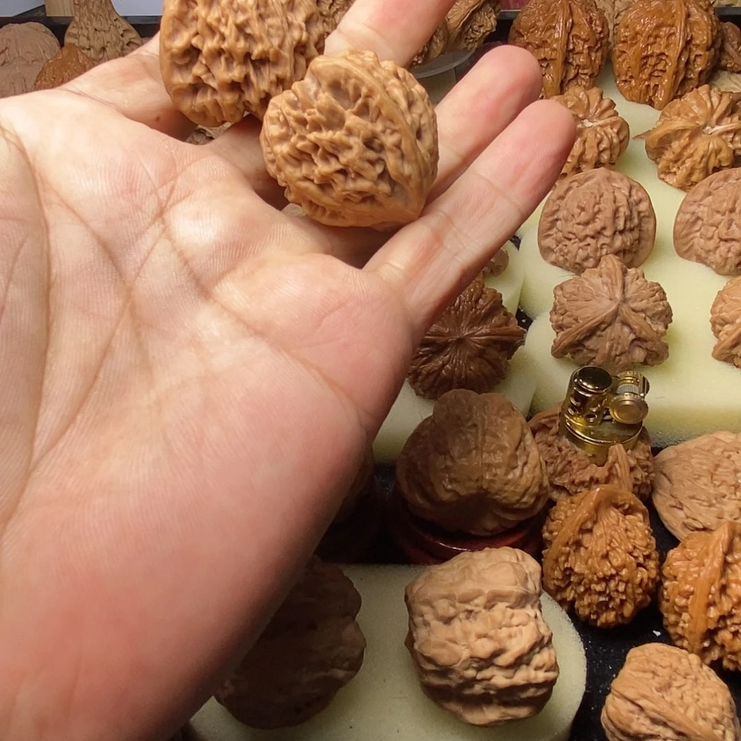 文玩核桃把件精**伙饕餮纹