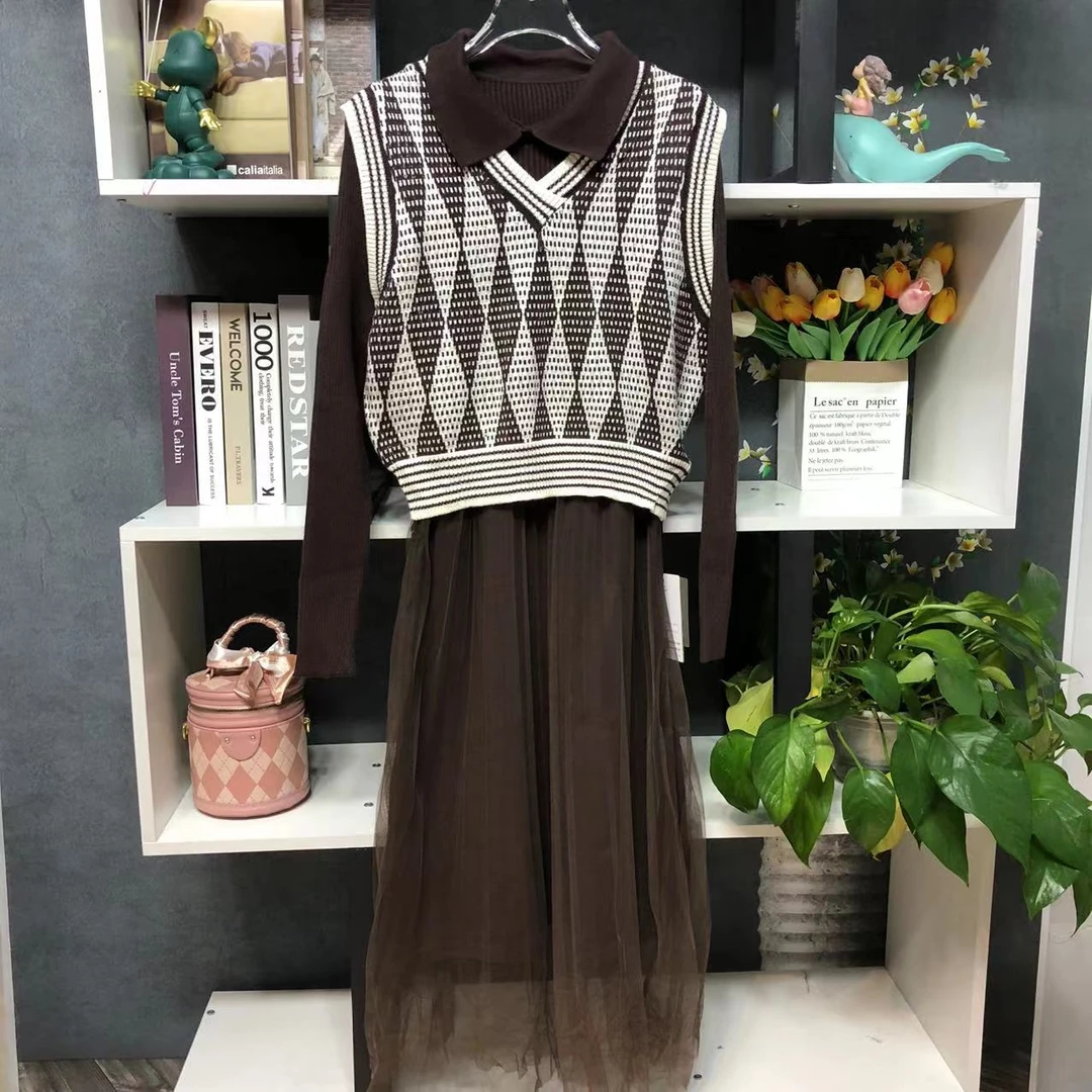 LZ65103【品牌撤柜】时尚咖色翻领马夹菱形图案两件套连衣裙