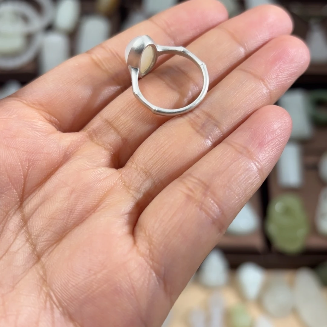 和田玉颈饰银S925镶嵌爱**?