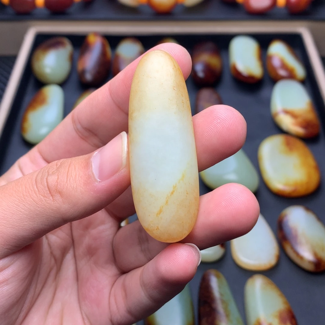 用***1和田玉未镶嵌颈饰