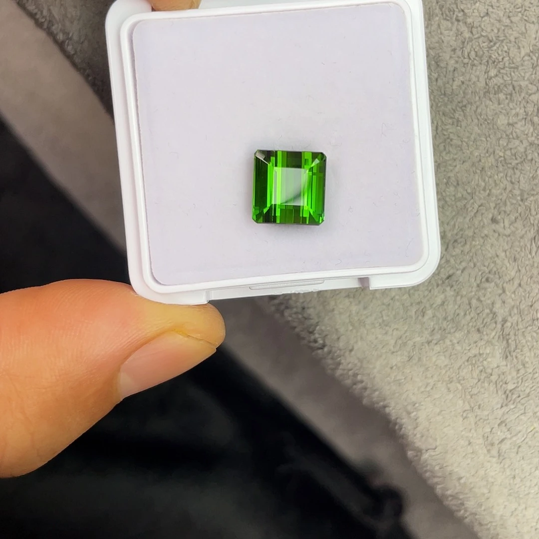 裸石未镶嵌碧玺5.119Ct。