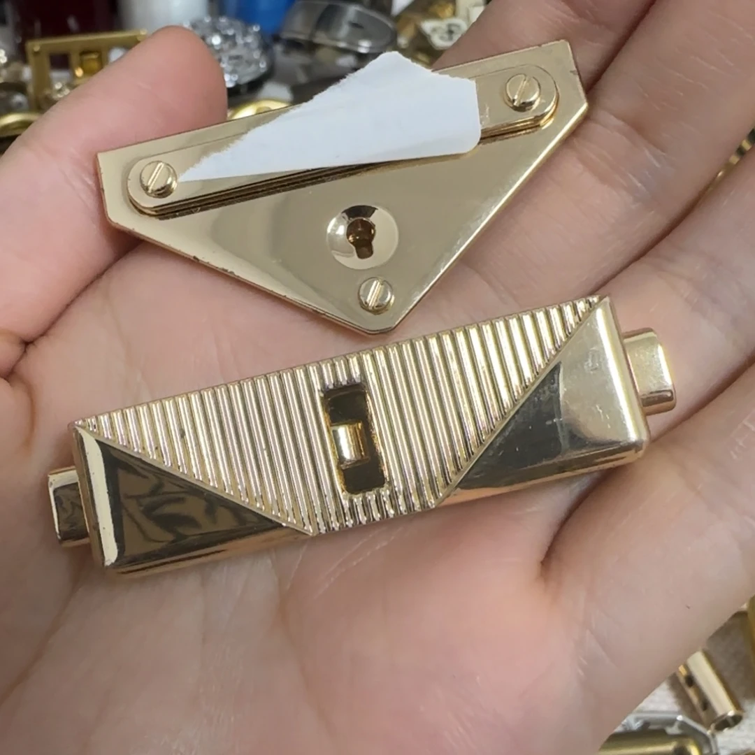 MK金色包锁15元2个