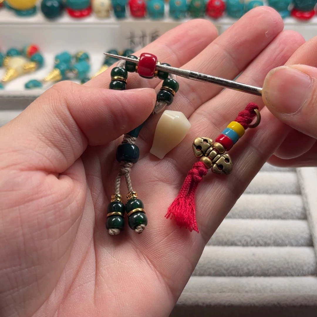 琉璃颈饰陈****琉璃配饰