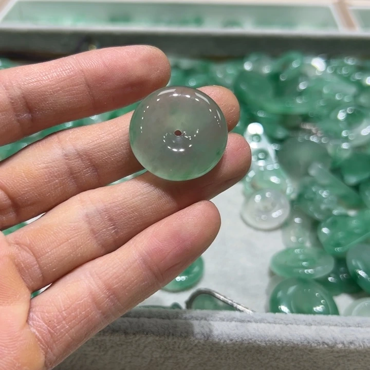 石英质玉颈饰合金a****u