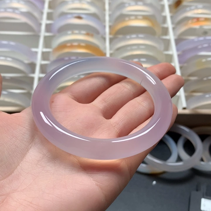 玛瑙/玉髓手镯未镶嵌我****爱58.5圈 黑点白纹