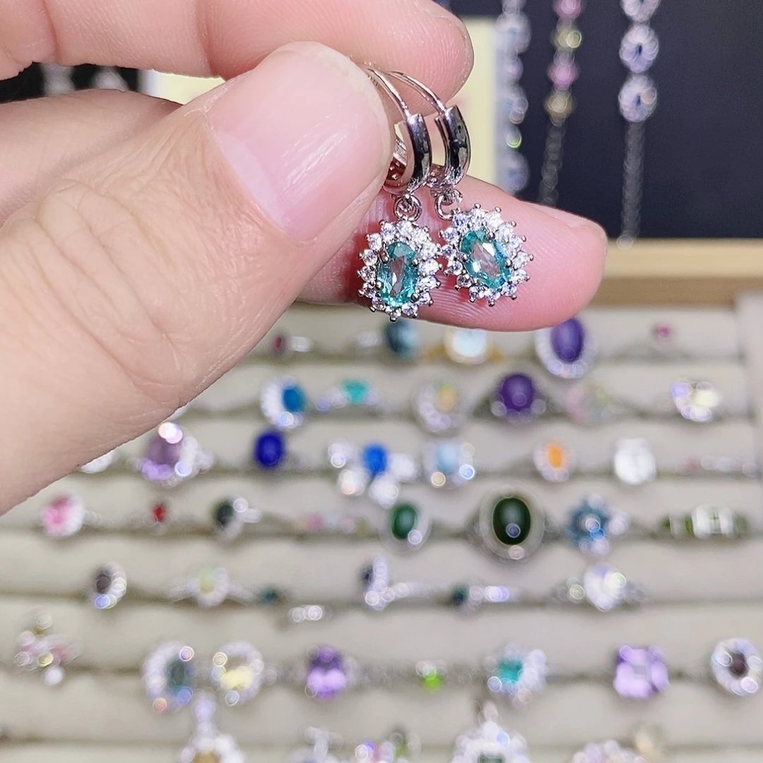 未镶嵌托帕石耳饰