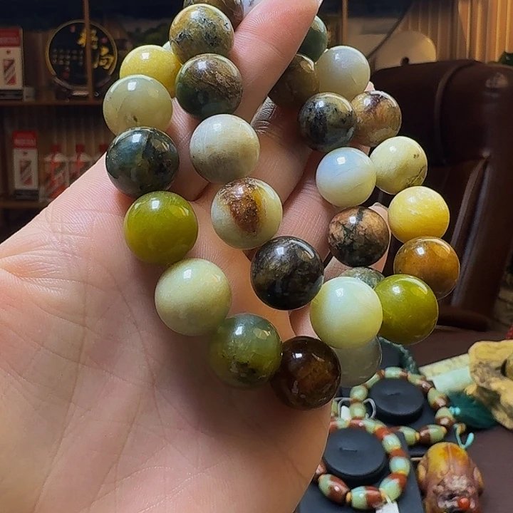 蛇纹石玉手串未镶嵌微瑕