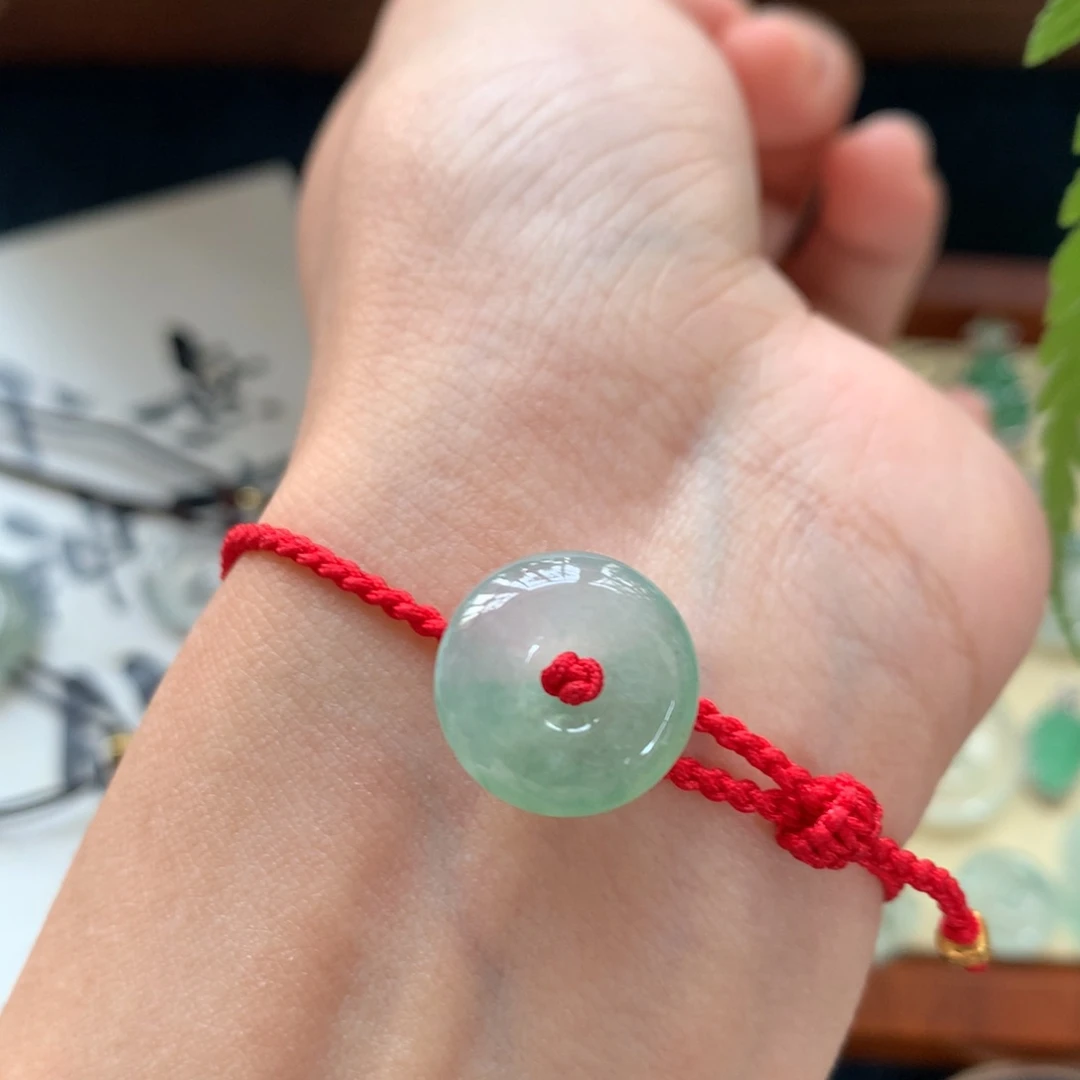 翡翠颈饰未镶嵌平安扣