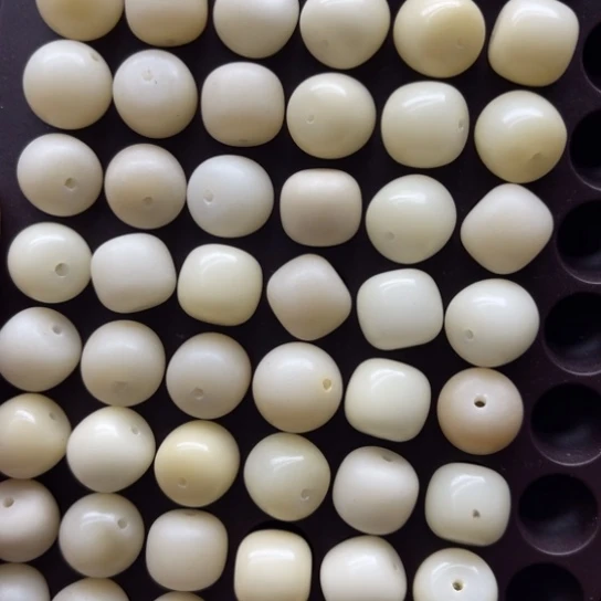 白玉菩提吊坠瑕疵14-13奶白桶珠60颗