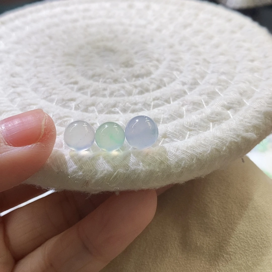 翡翠未镶嵌挂件单颗价格 多样性发其一