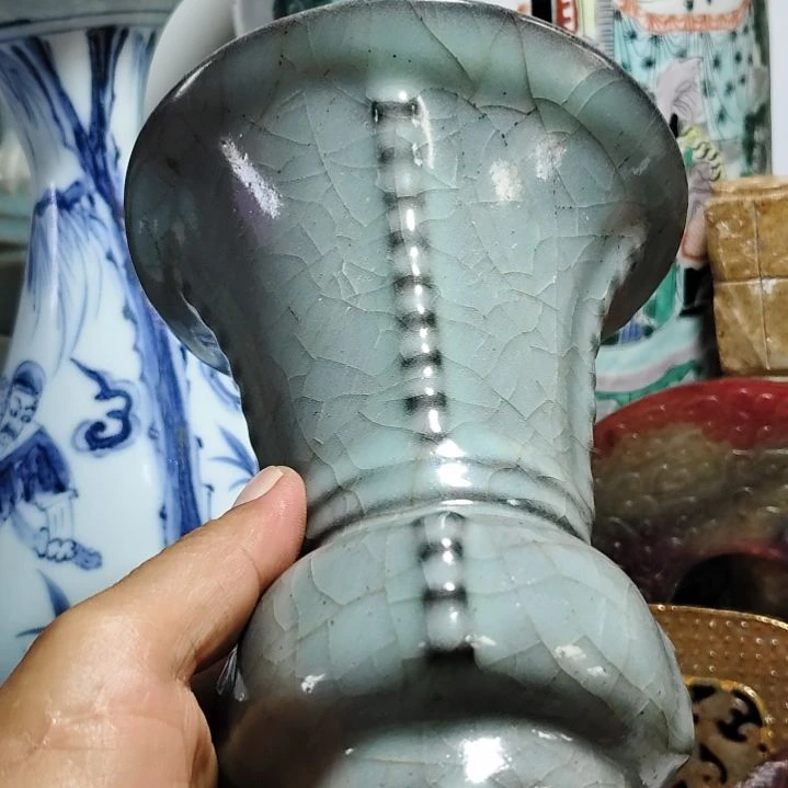抱***斋单色釉瓷器，完整器一个