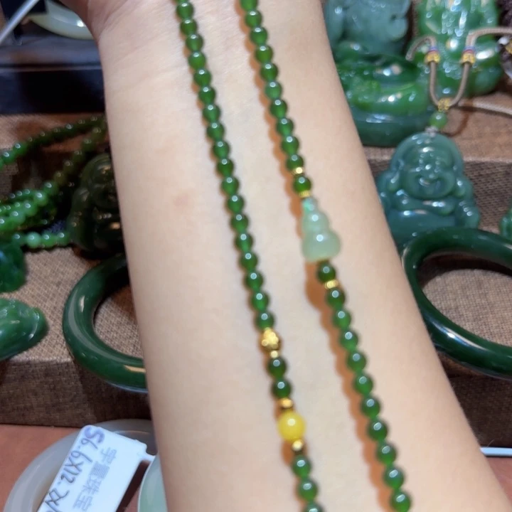 颈饰未镶嵌和田玉（碧玉）