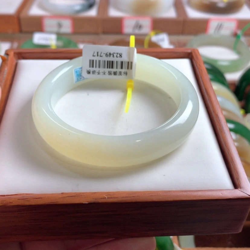 【闪购商品】和田玉手镯未镶嵌52.5
