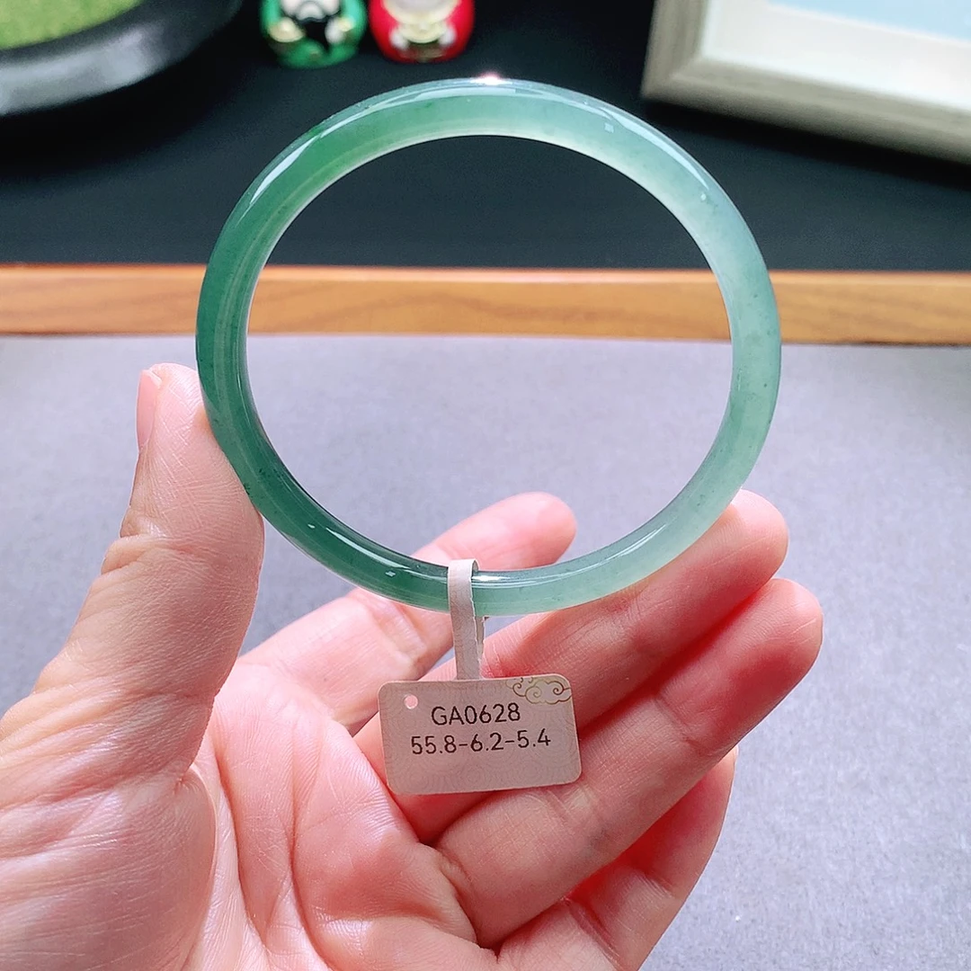 翡翠手镯未镶嵌天然翡翠手镯