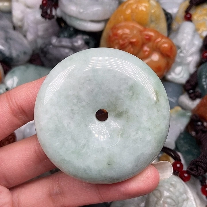 颈饰未镶嵌翡翠今***，翡翠