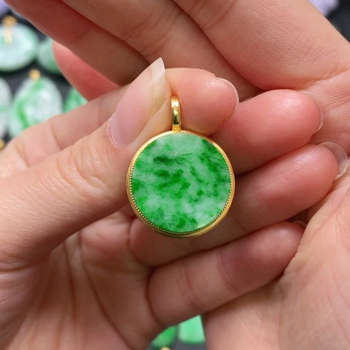 翡翠颈饰未镶嵌吊坠