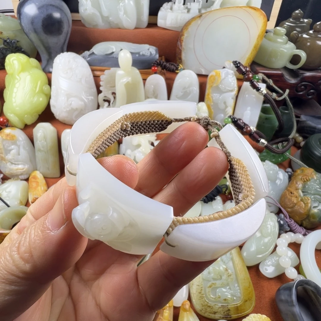 和田玉未镶嵌颈饰