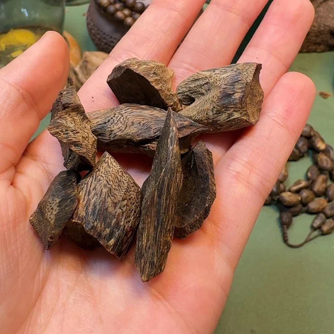 沉香沉香碎屑海南高端绿棋树丁醇化老料15.6克