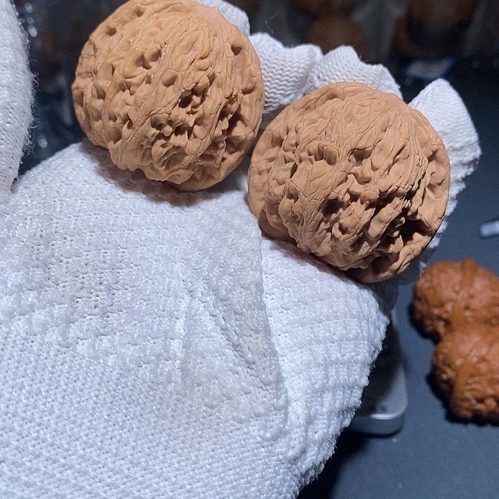 文玩核桃把件狮虎兽