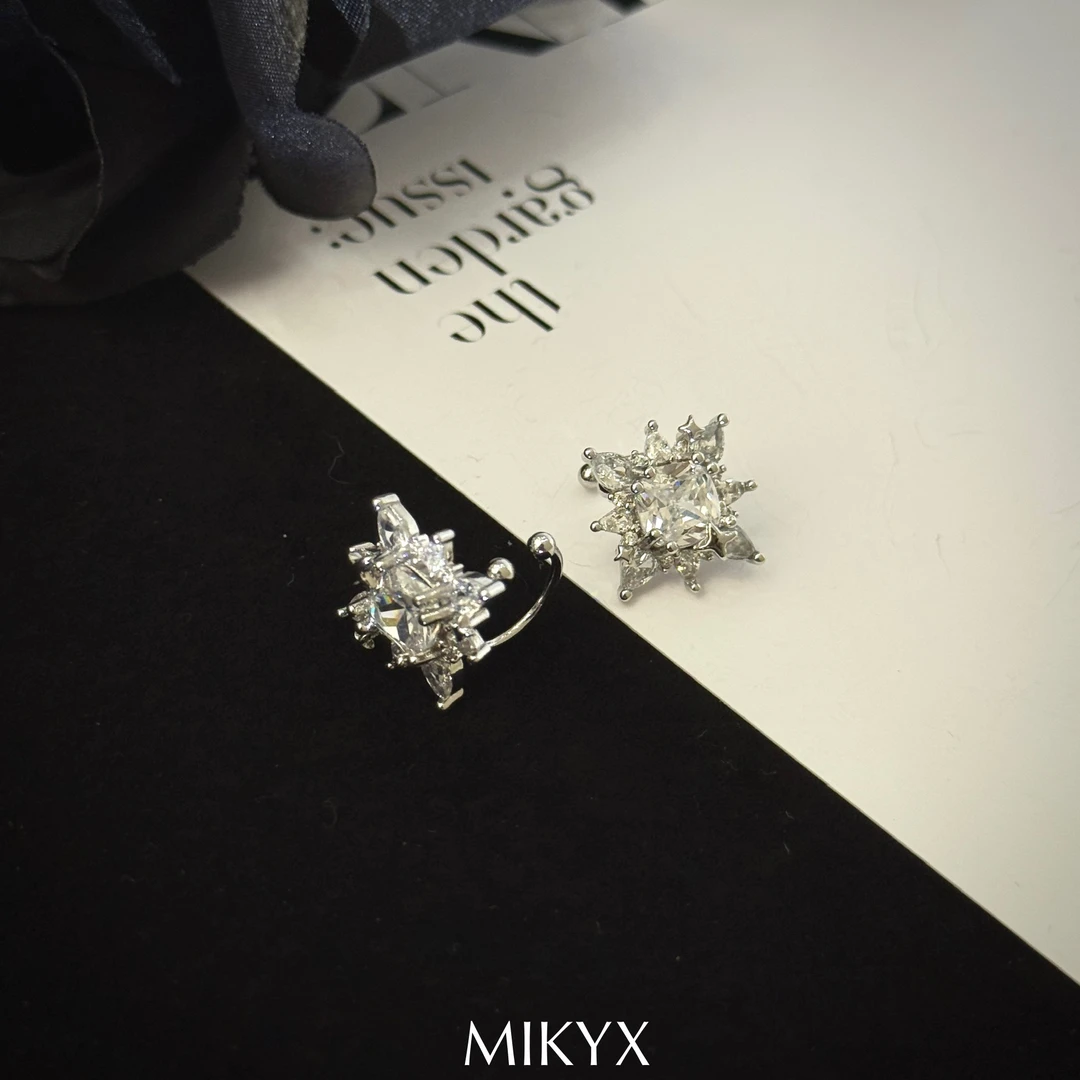 mikyx 铜合金合成锆石耳饰 银色芒星耳骨夹一对B412